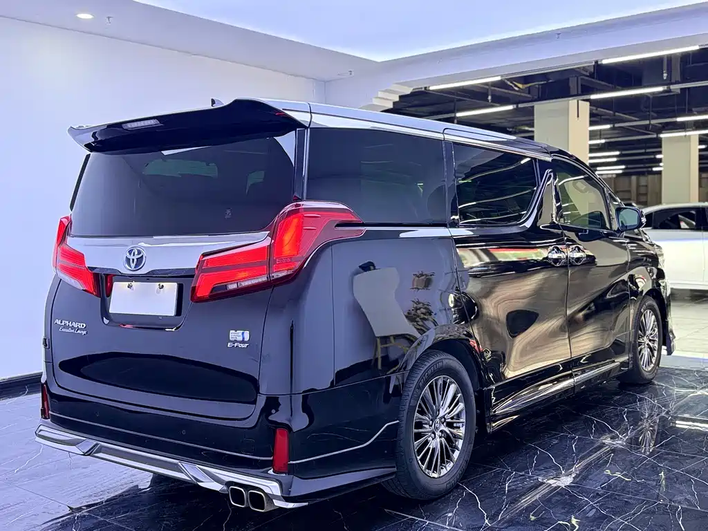 Toyota Alphard 2023 — фото 30