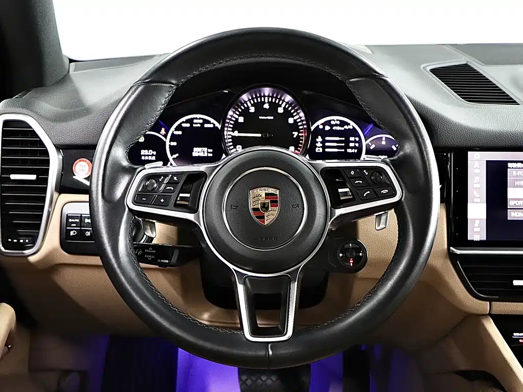 Porsche Cayenne Hybrid 2021 — фото 10