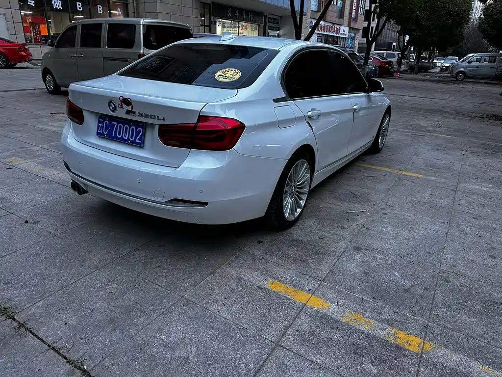 BMW 3 Series 2018 — фото 9