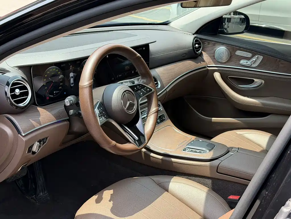 Mercedes-Benz E-Class 2022 — фото 11