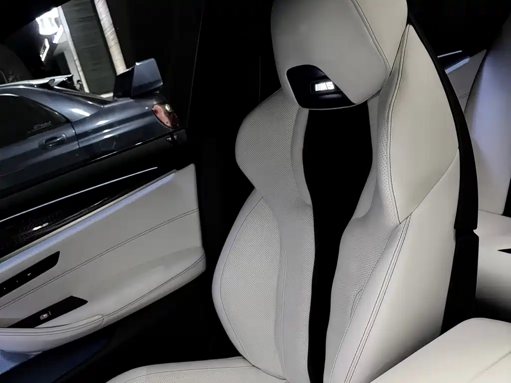 BMW M5 2021