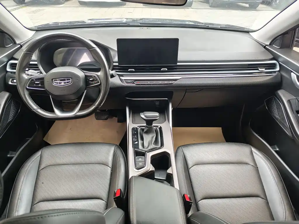 Geely Emgrand 2022