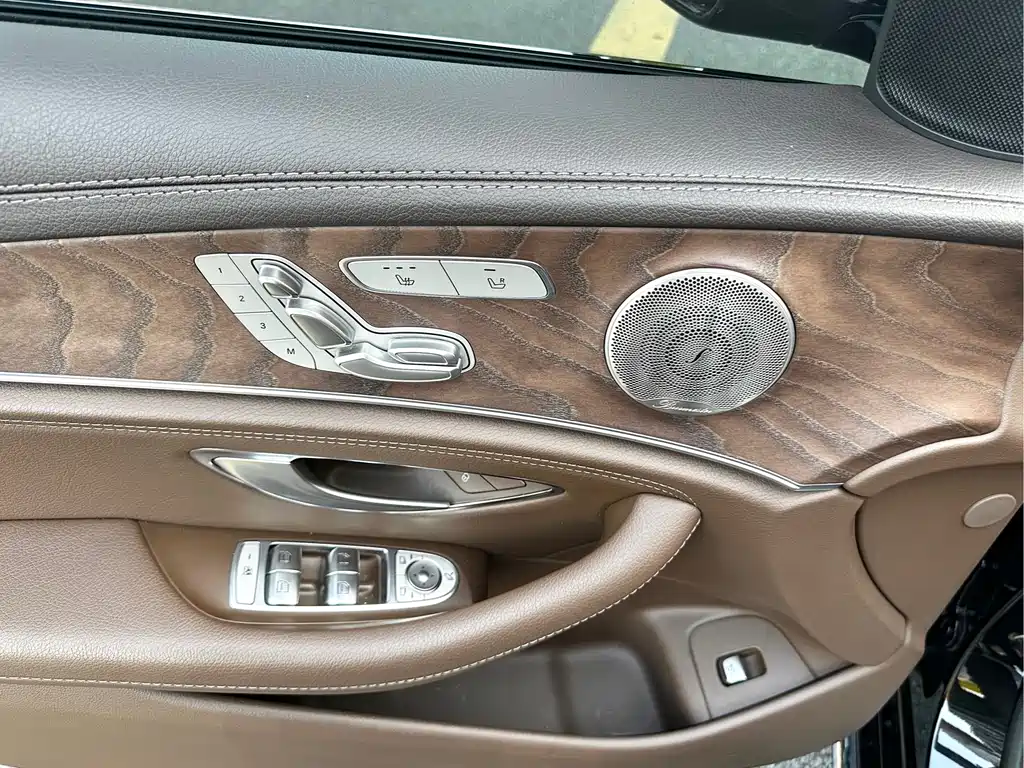 Mercedes-Benz E-Class 2022 — фото 15