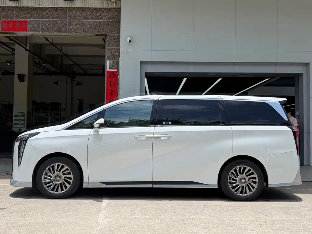 GAC Motor Trumpchi M8 2024 — фото 3