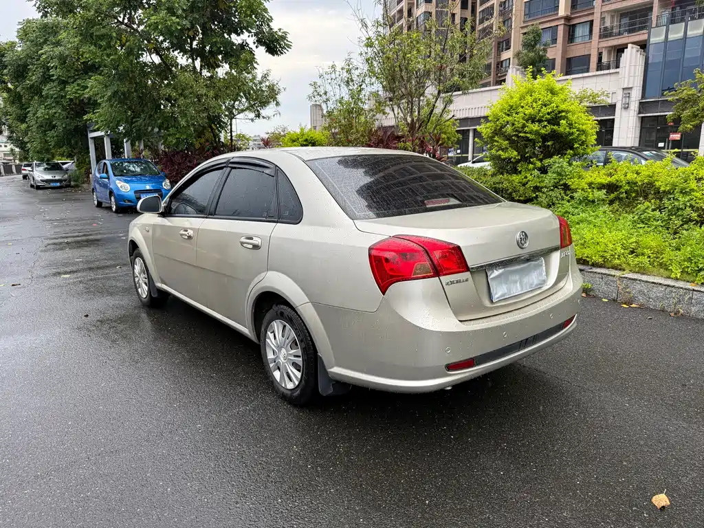 Buick Excelle 2015 — фото 9