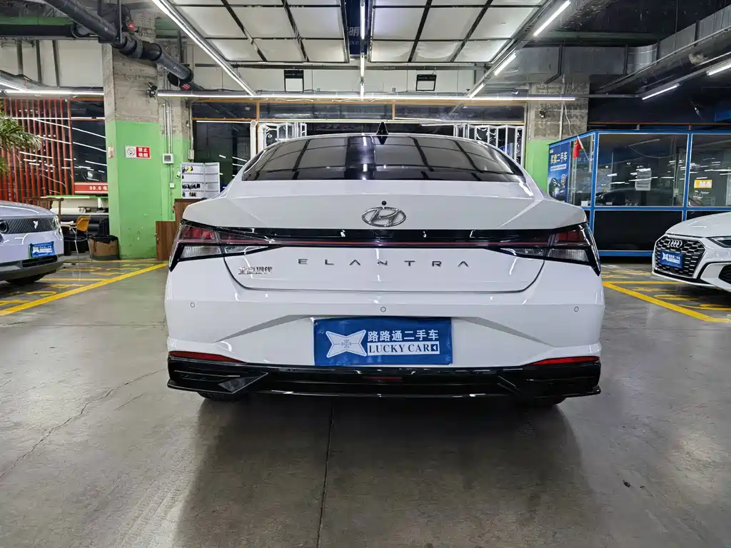 Hyundai Elantra 2021