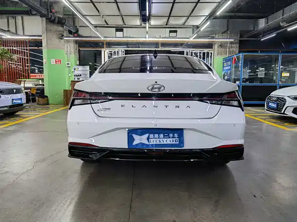 Hyundai Elantra 2021