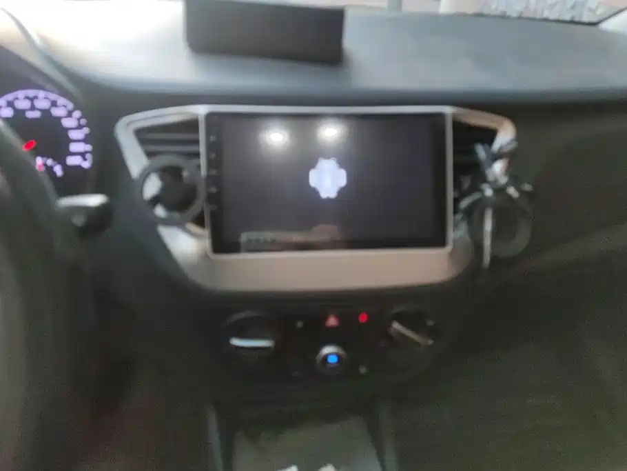 Hyundai Verna 2017 — фото 13