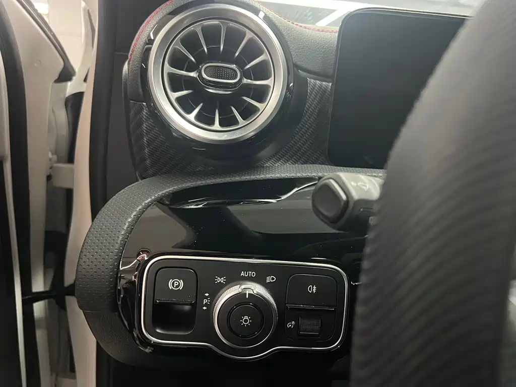 Mercedes-Benz A-Class 2023 — фото 12