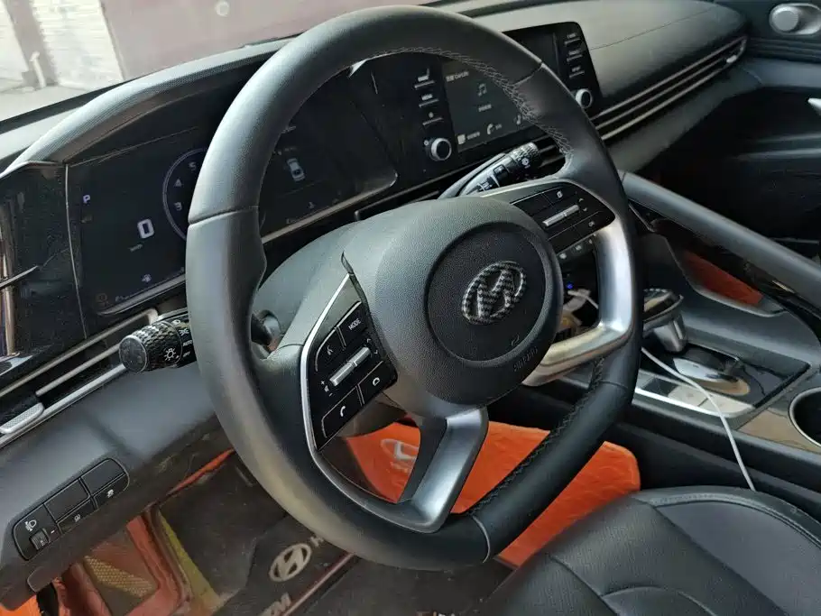 Hyundai Elantra 2023 — фото 15