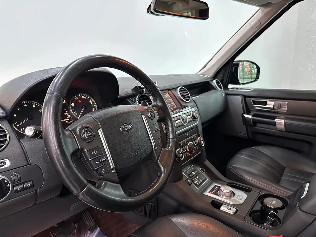 Land Rover Discovery 2015 — фото 17