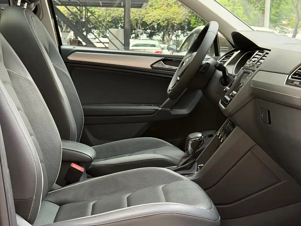Volkswagen Tiguan L 2017 — фото 10