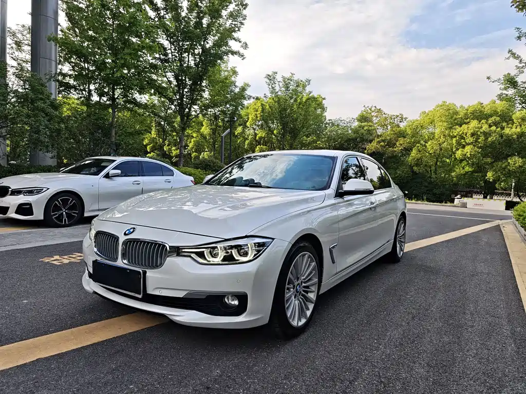 BMW 3 Series 2018 — фото 1