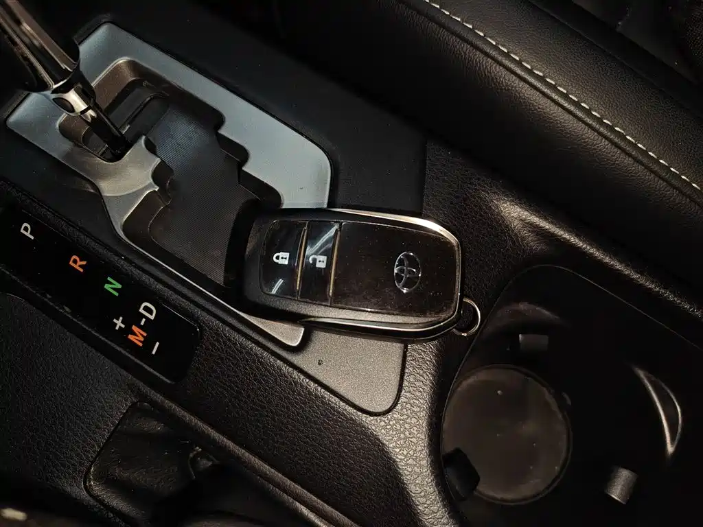 Toyota RAV4 2018 — фото 17