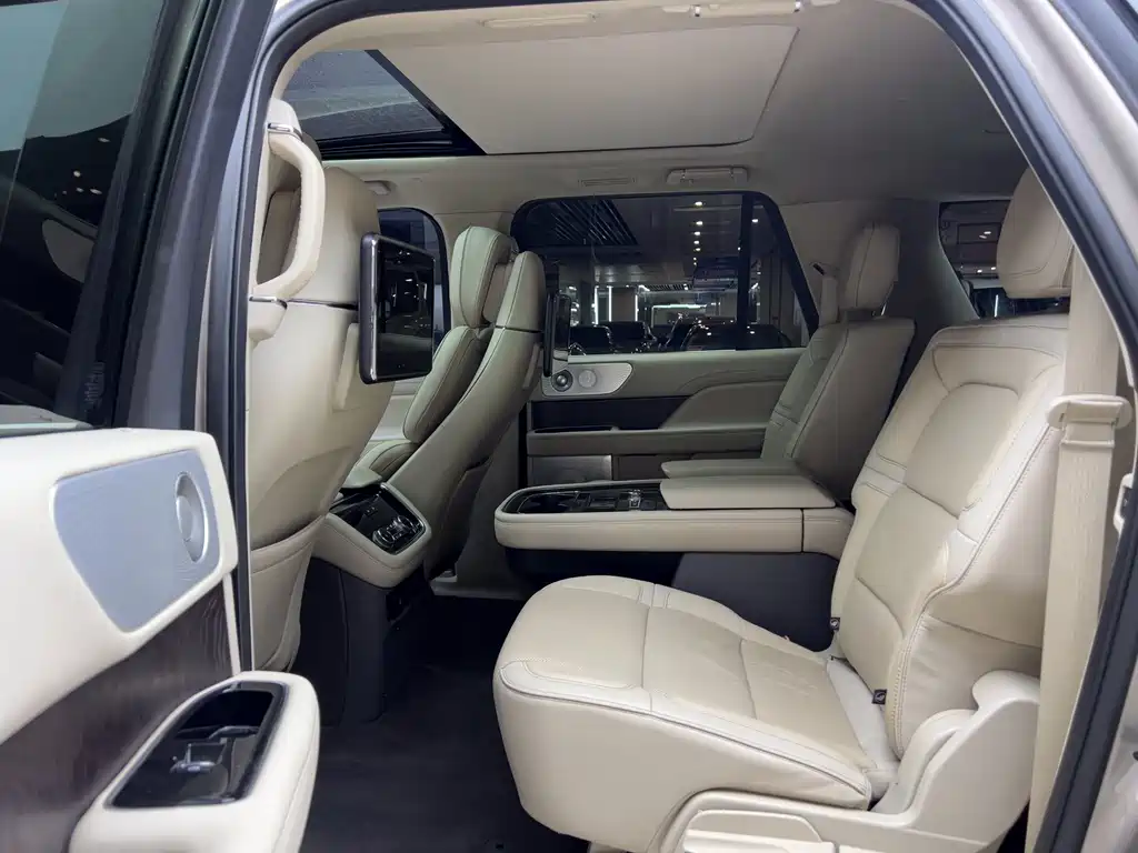 Lincoln Navigator 2018 — фото 8