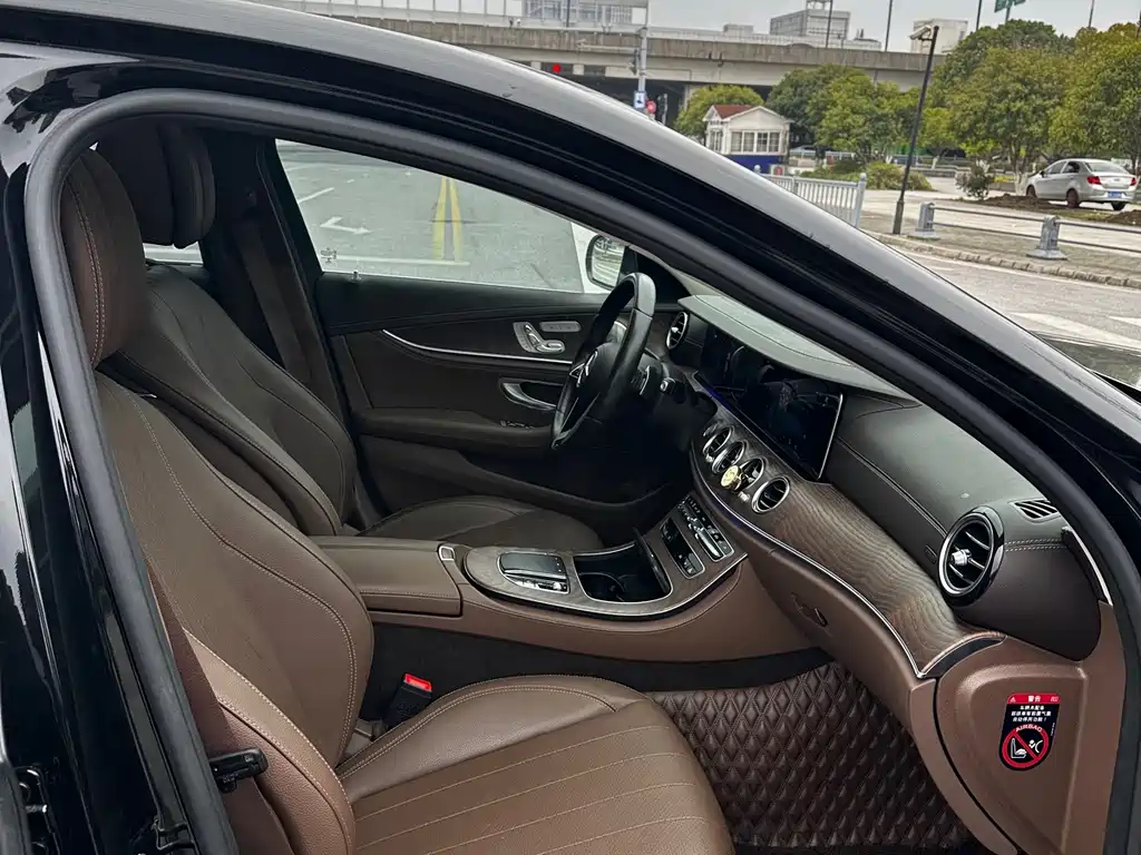 Mercedes-Benz E-Class 2023 — фото 11