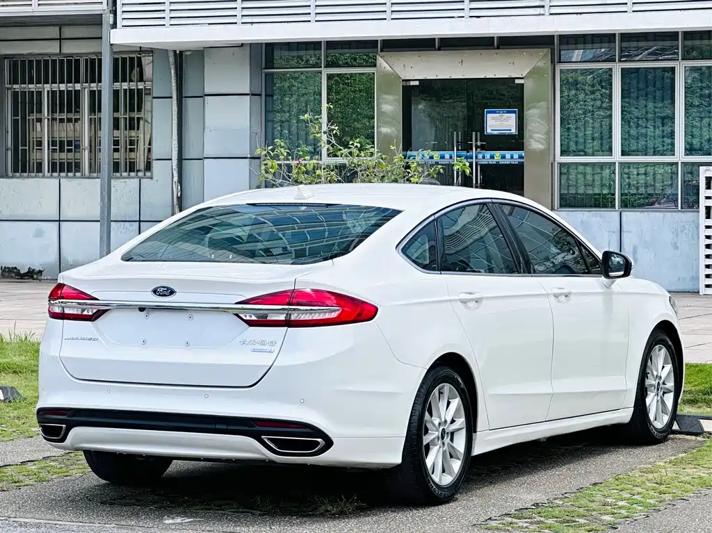 Ford Mondeo 2018 — фото 13