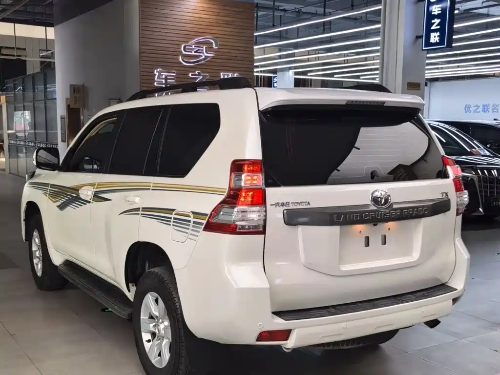 Toyota Prado 2015 — фото 12