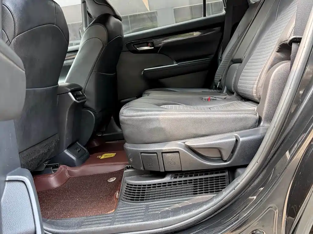 Toyota Crown Kluger 2022