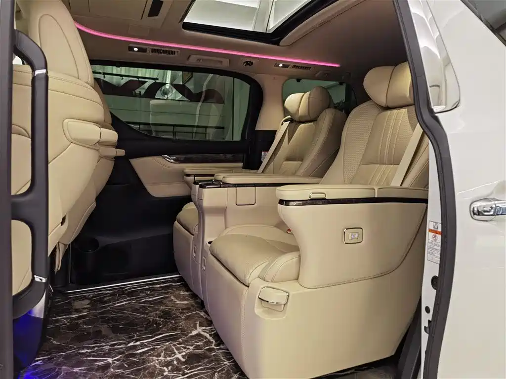 Toyota Vellfire 2022 — фото 11
