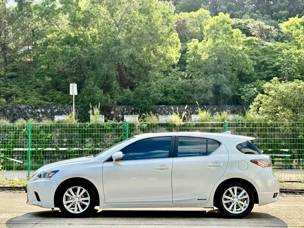 Lexus CT 2017 — фото 5