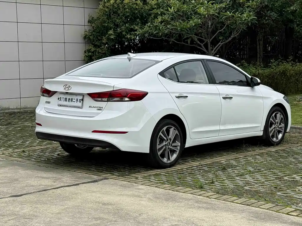 Hyundai Elantra 2019 — фото 7