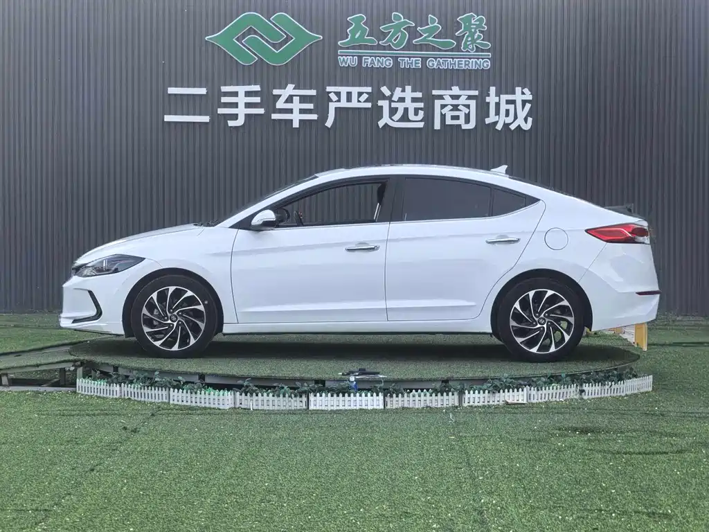 Hyundai Elantra 2020 — фото 22