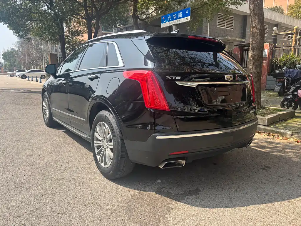 Cadillac XT5 2017 — фото 11