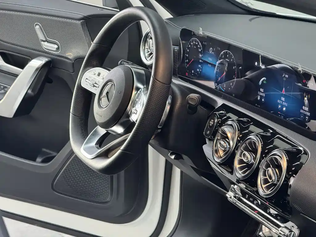 Mercedes-Benz A-Class 2021 — фото 9