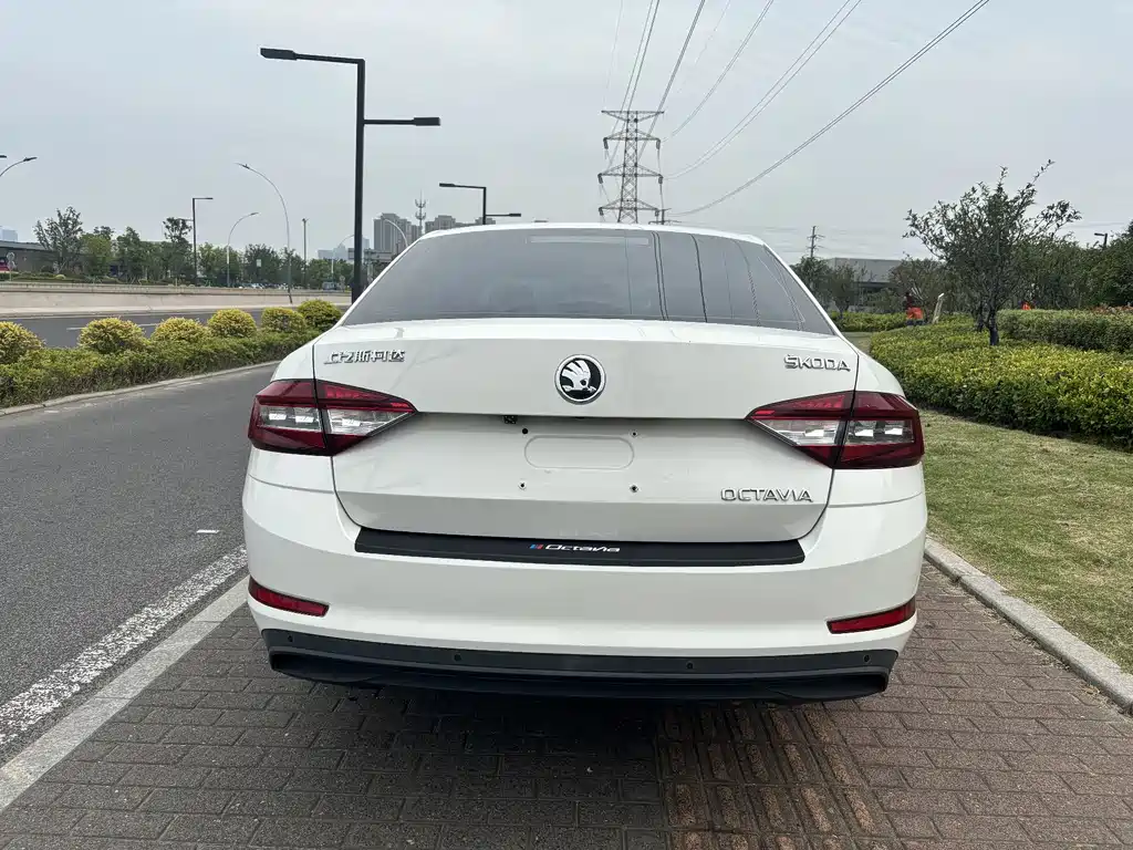 Skoda Octavia 2018 — фото 15