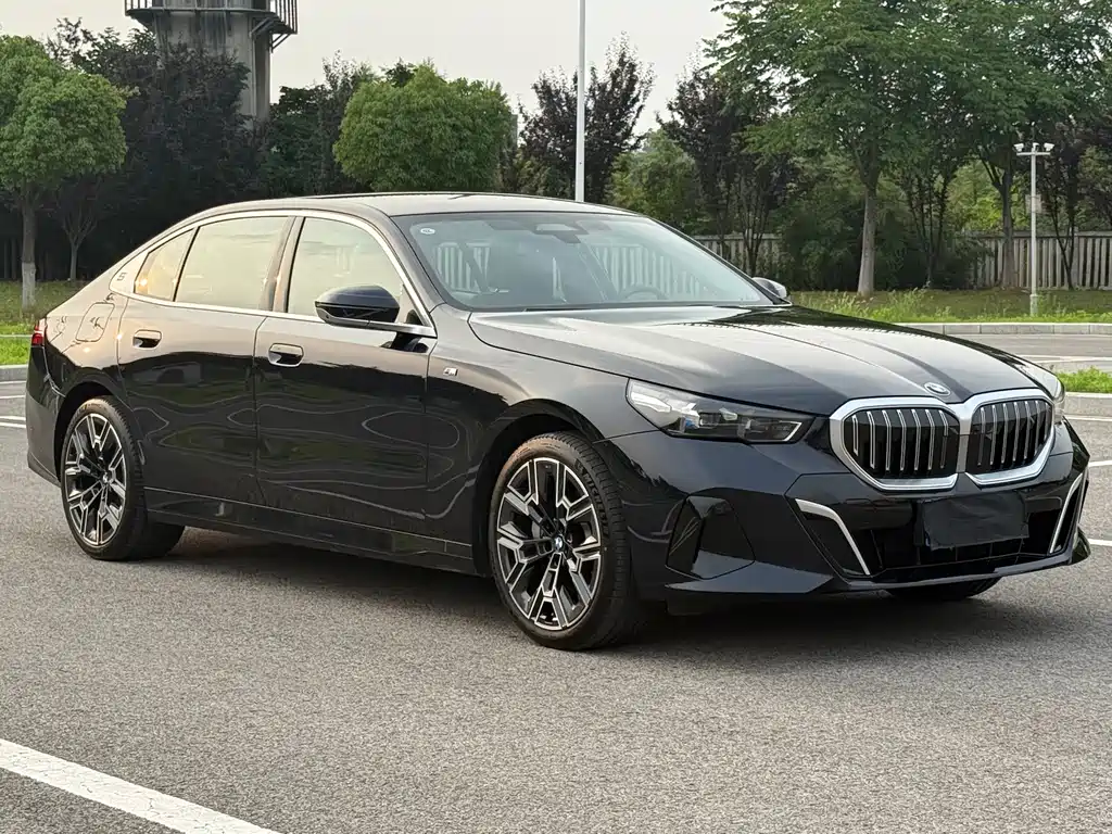 BMW 5 Series 2025