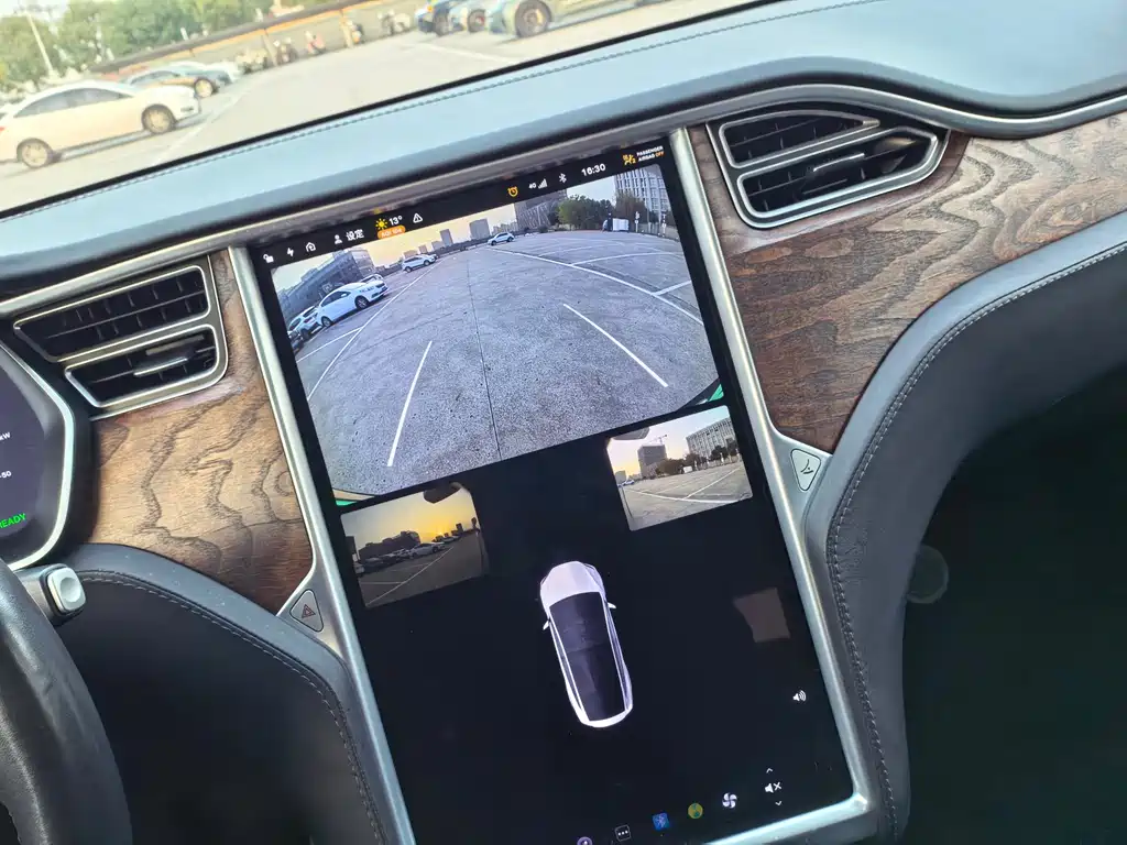 Tesla Model X 2018 — фото 17