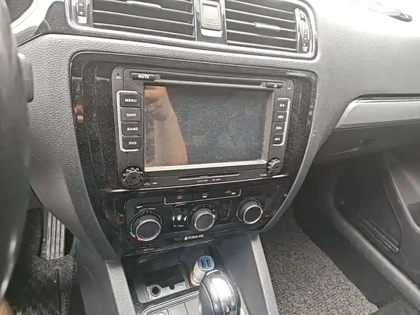 Volkswagen Sagitar 2016