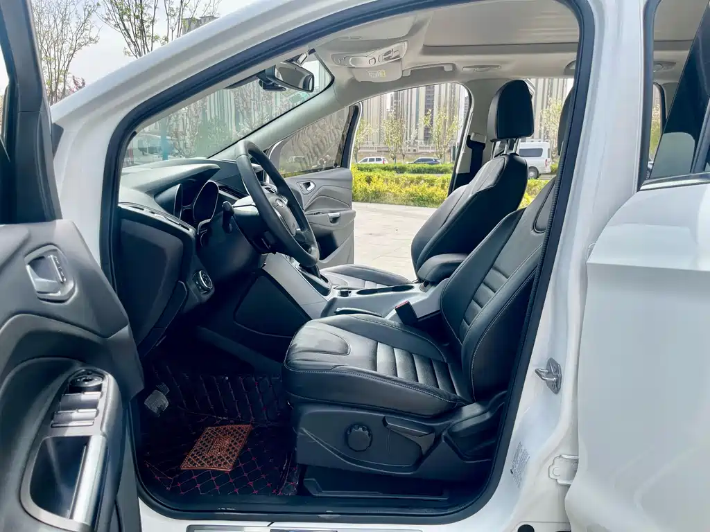 Ford Kuga 2016 — фото 10