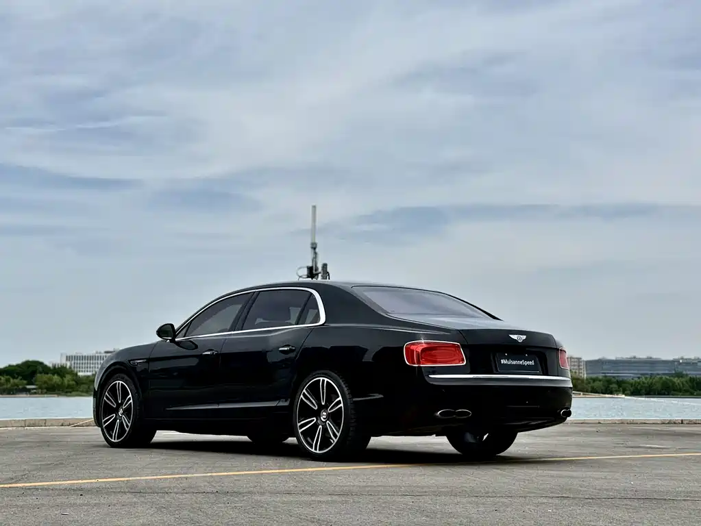 Bentley Flying Spur 2019 — фото 6