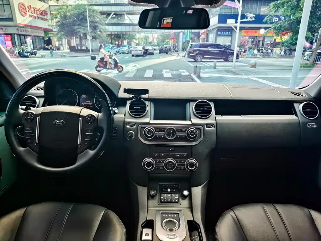 Land Rover Discovery 2014 — фото 18