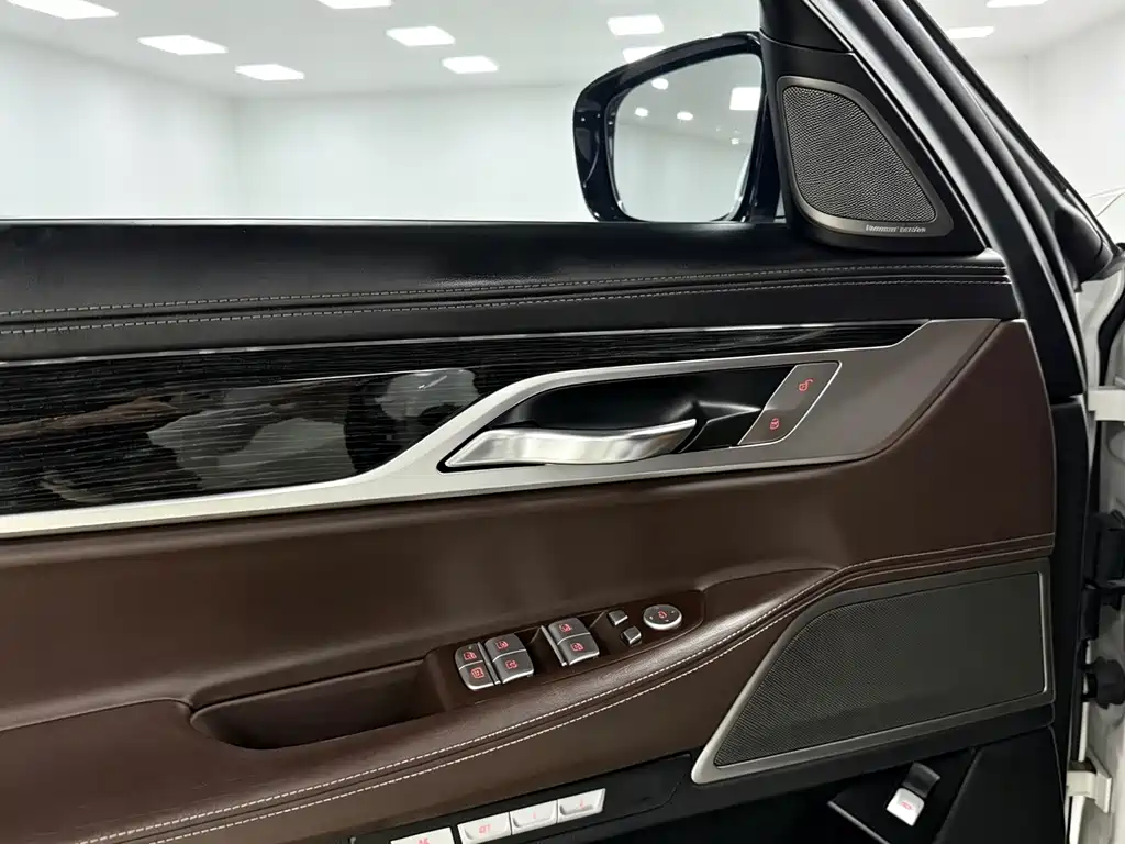 BMW 7 Series 2015 — фото 8