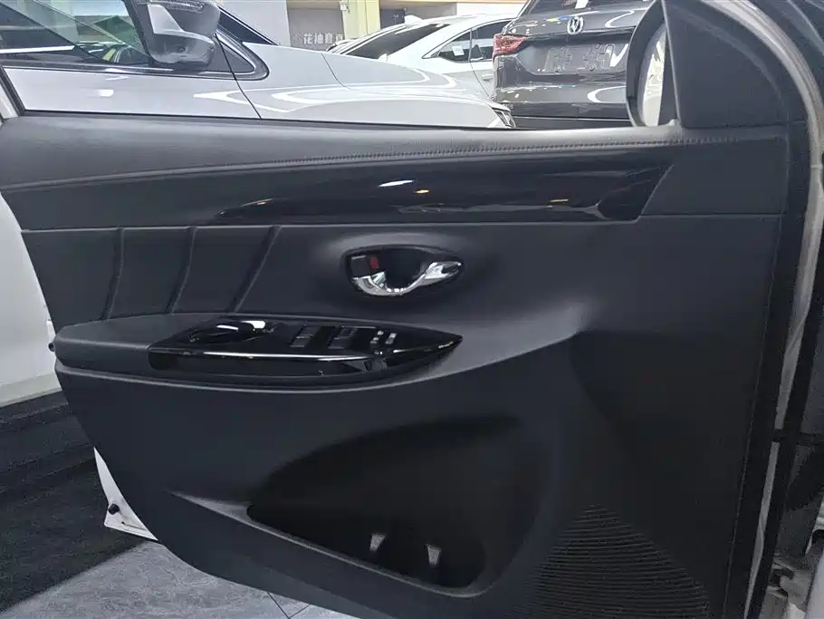 Toyota Yaris L 2022