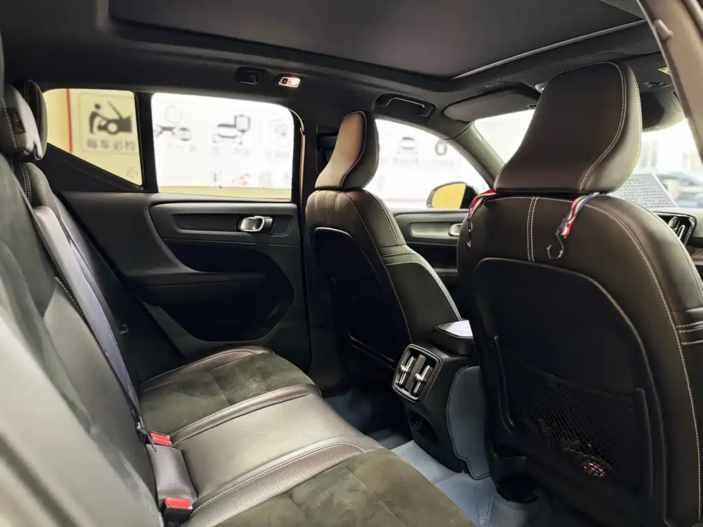 Volvo XC40 2019 — фото 11