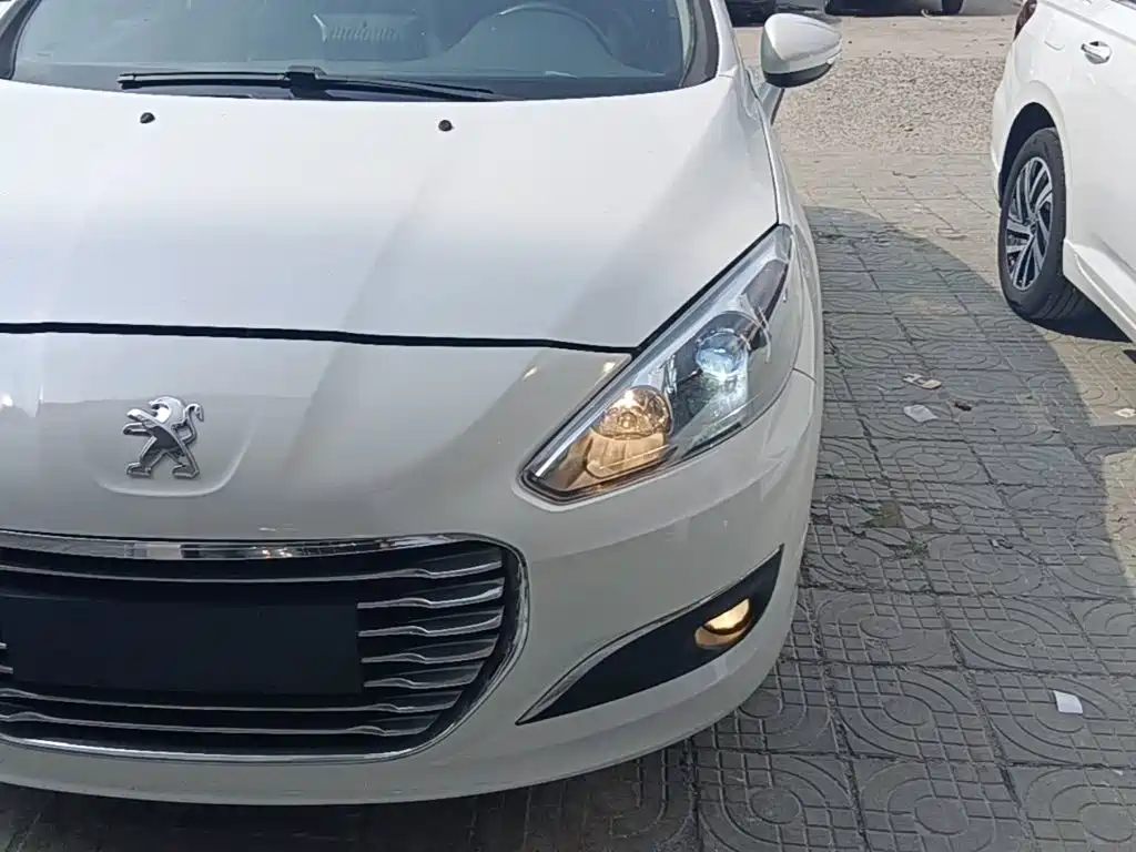 Peugeot 308 2016 — фото 24