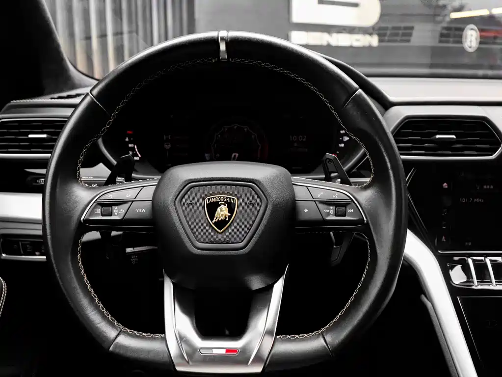 Lamborghini Urus 2020 — фото 10