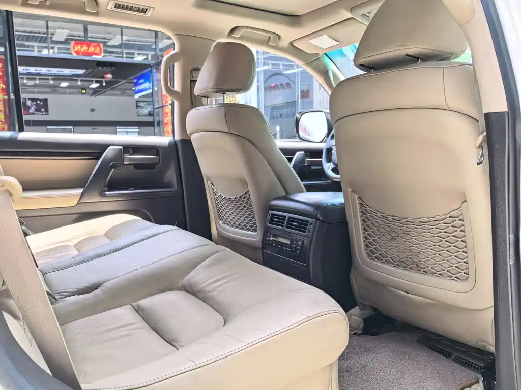 Toyota Land Cruiser 2012