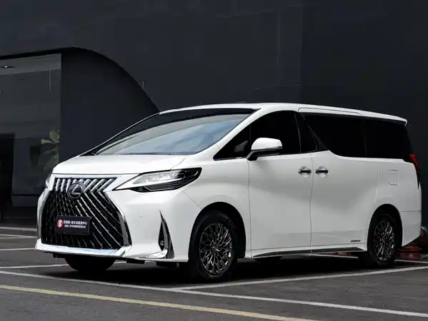 Lexus LM 2020