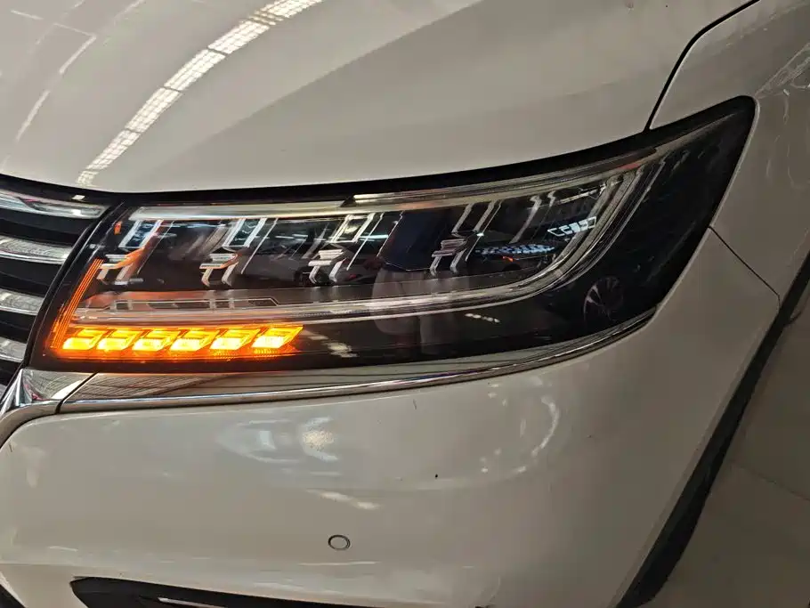 Roewe RX5 New Energy 2018 — фото 5