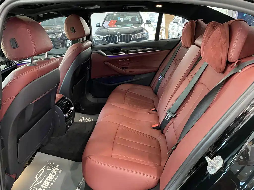 BMW 5 Series 2019 — фото 14