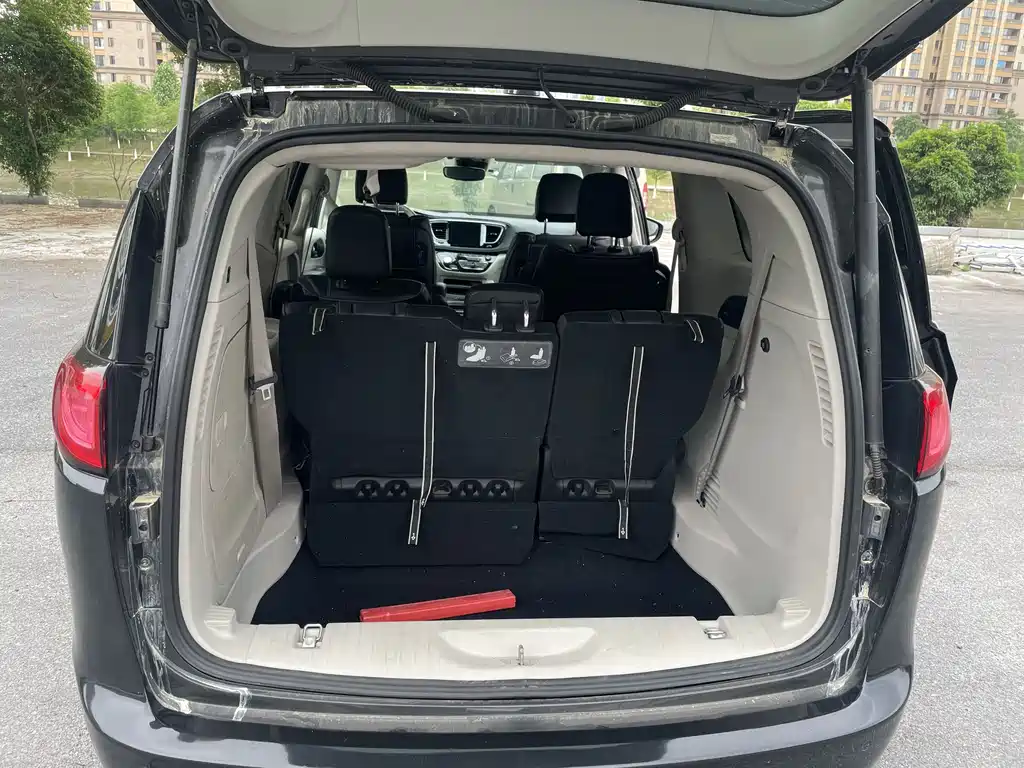 Chrysler Grand Voyager PHEV 2025 — фото 14