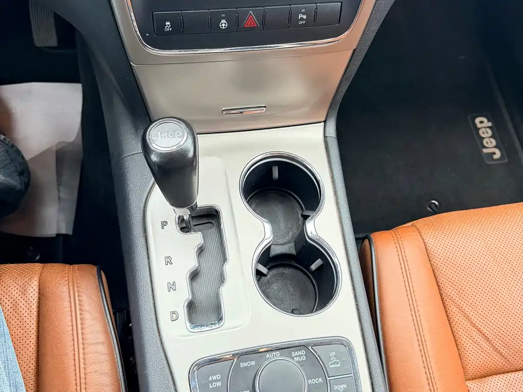Jeep Grand Cherokee 2012 — фото 28