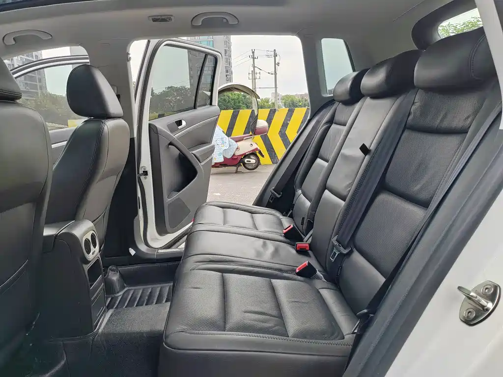 Volkswagen Tiguan 2015 — фото 11