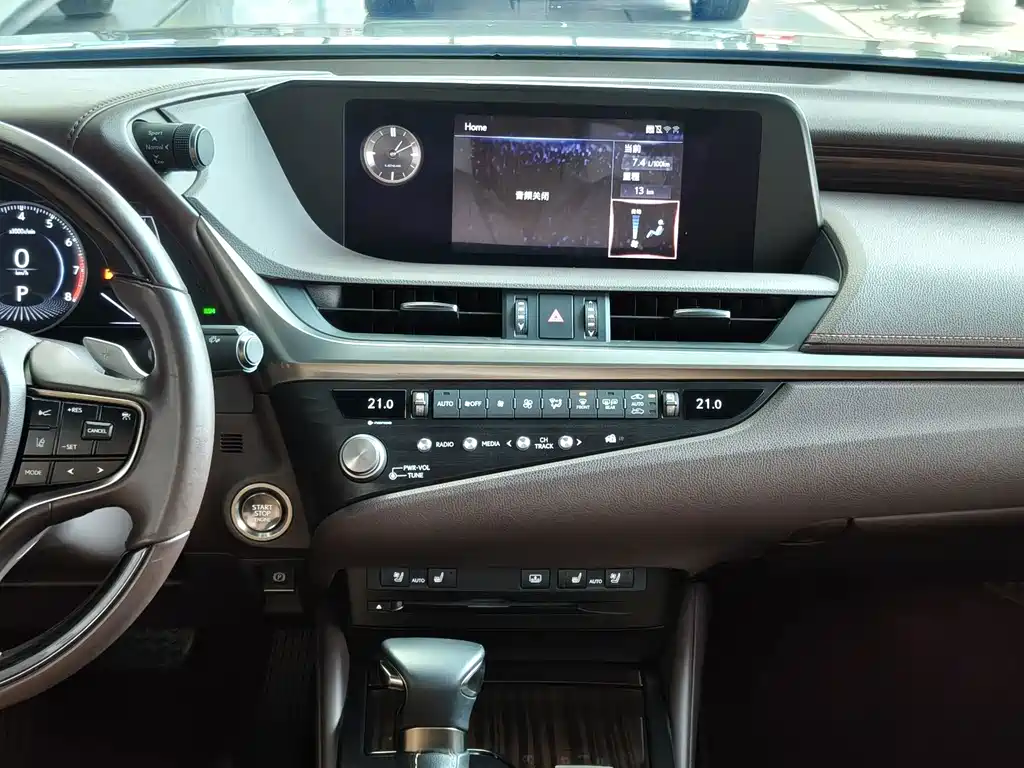 Lexus ES 2020 — фото 11