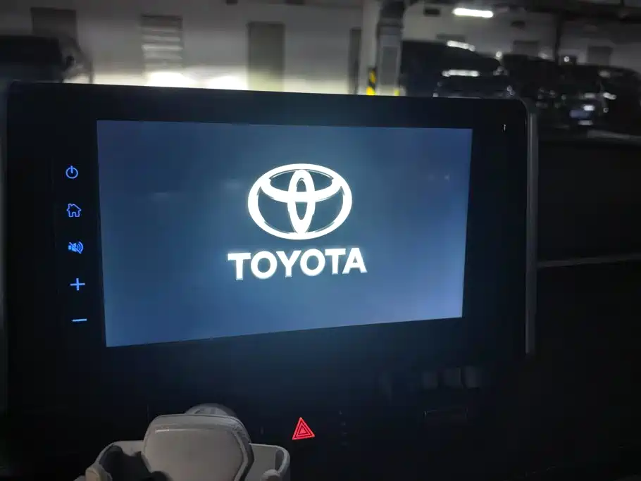Toyota RAV4 2020 — фото 13